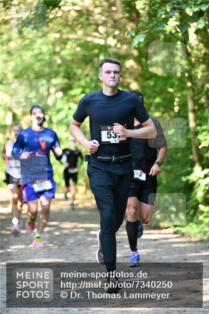 06.10.2024 - Bramfelder Halbmarathon 2024 Dr. Thomas Lammeyer http://msf.ph/oto/7340250 06.10.2024 10:42:20 Laufen 53, 48, 53 meine-sportfotos.de