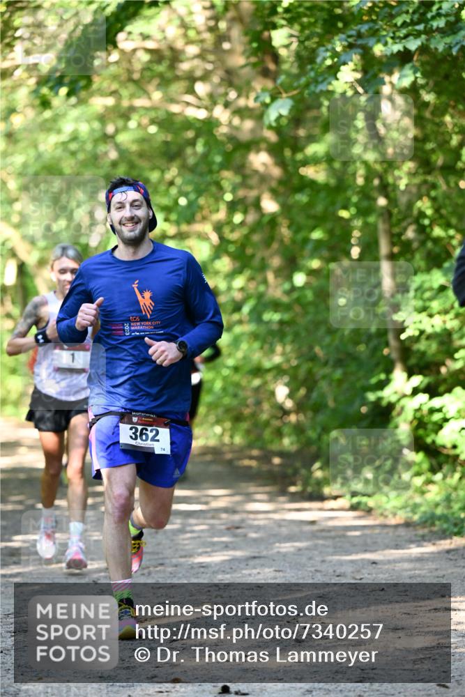 06.10.2024 - Bramfelder Halbmarathon 2024 Dr. Thomas Lammeyer http://msf.ph/oto/7340257 06.10.2024 10:42:22 Laufen 362, 74 meine-sportfotos.de