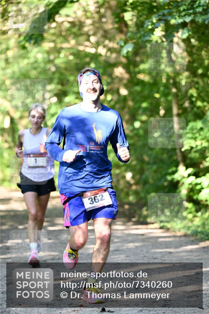 06.10.2024 - Bramfelder Halbmarathon 2024 Dr. Thomas Lammeyer http://msf.ph/oto/7340260 06.10.2024 10:42:23 Laufen 362, 74 meine-sportfotos.de