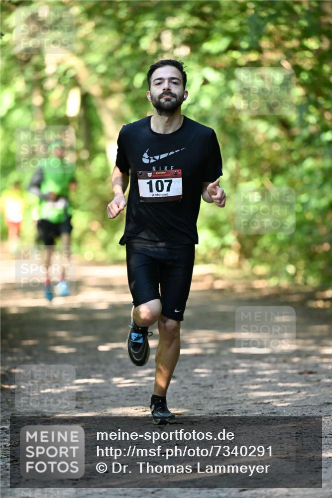 06.10.2024 - Bramfelder Halbmarathon 2024 Dr. Thomas Lammeyer http://msf.ph/oto/7340291 06.10.2024 10:42:36 Laufen 107 meine-sportfotos.de