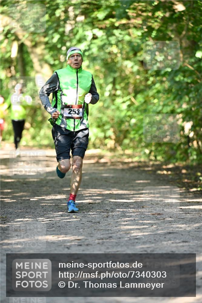 06.10.2024 - Bramfelder Halbmarathon 2024 Dr. Thomas Lammeyer http://msf.ph/oto/7340303 06.10.2024 10:42:39 Laufen 253 meine-sportfotos.de