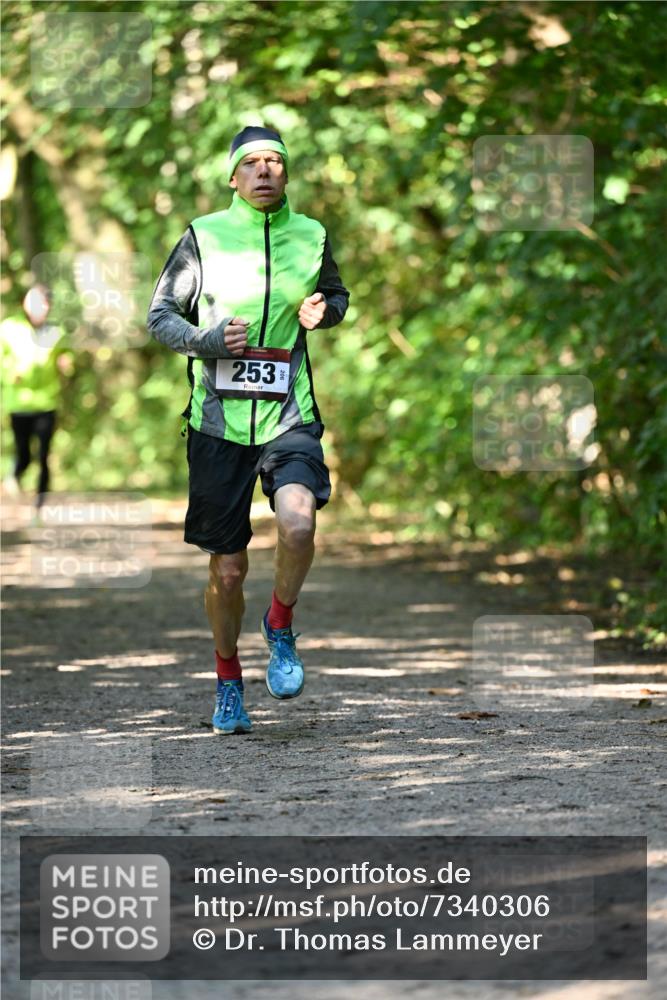 06.10.2024 - Bramfelder Halbmarathon 2024 Dr. Thomas Lammeyer http://msf.ph/oto/7340306 06.10.2024 10:42:40 Laufen 253 meine-sportfotos.de