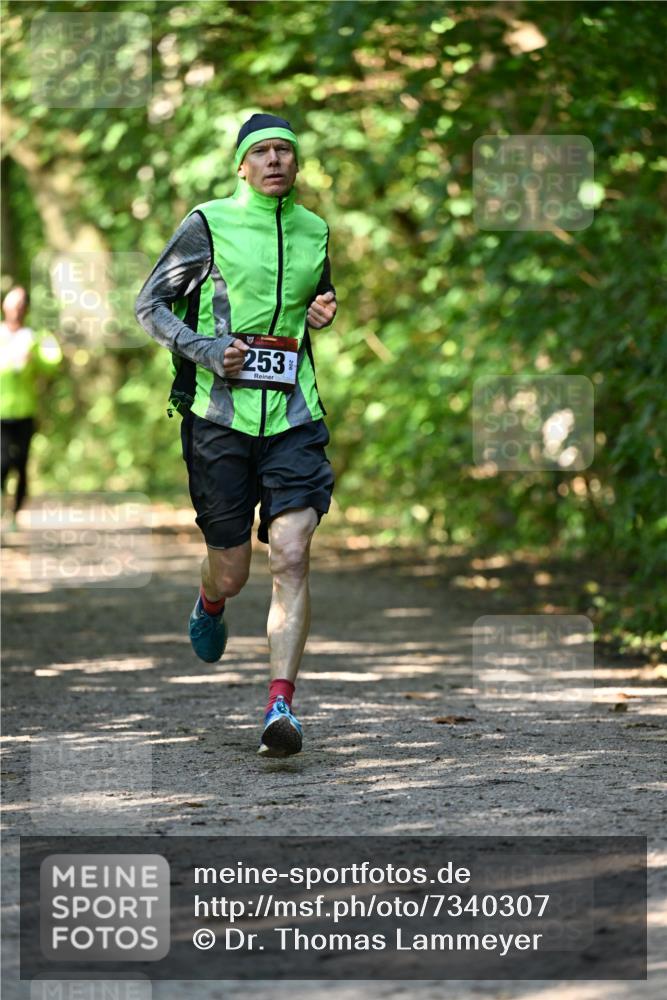 06.10.2024 - Bramfelder Halbmarathon 2024 Dr. Thomas Lammeyer http://msf.ph/oto/7340307 06.10.2024 10:42:40 Laufen 253 meine-sportfotos.de