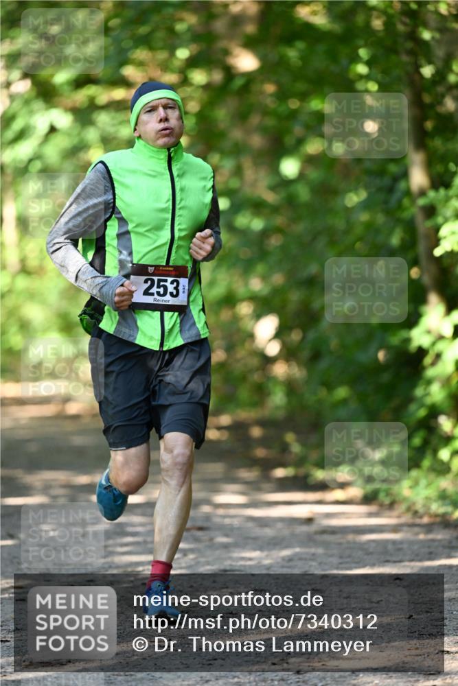 06.10.2024 - Bramfelder Halbmarathon 2024 Dr. Thomas Lammeyer http://msf.ph/oto/7340312 06.10.2024 10:42:40 Laufen 253 meine-sportfotos.de