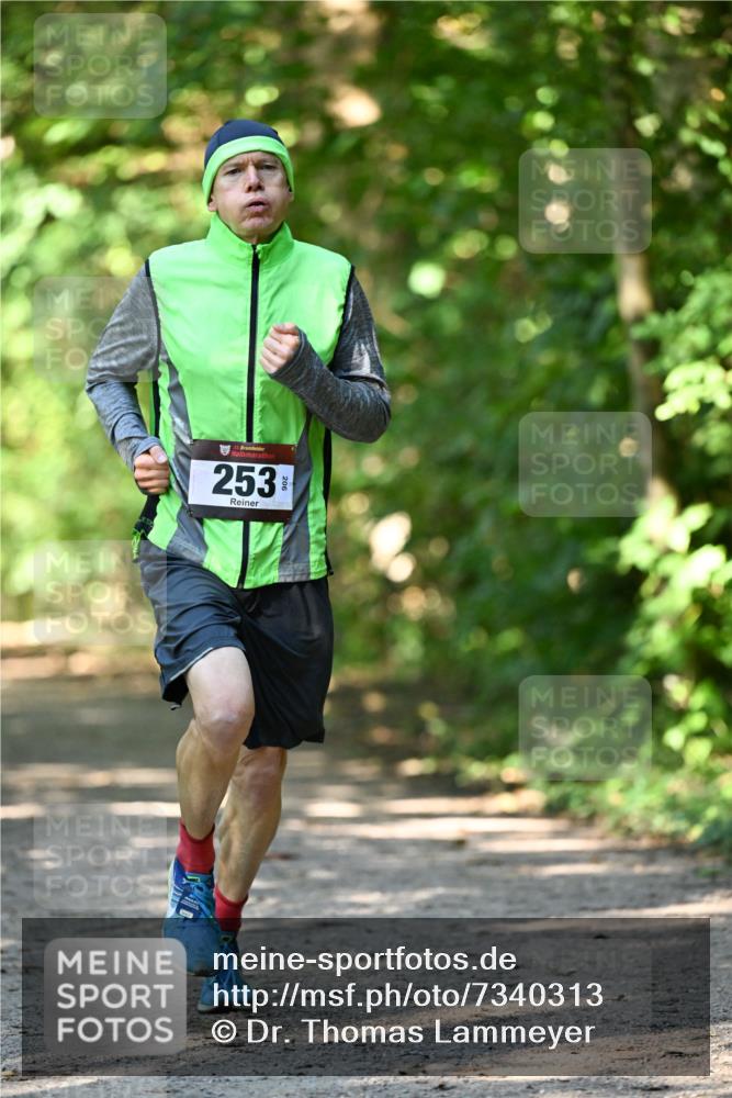 06.10.2024 - Bramfelder Halbmarathon 2024 Dr. Thomas Lammeyer http://msf.ph/oto/7340313 06.10.2024 10:42:41 Laufen 33, 253 meine-sportfotos.de