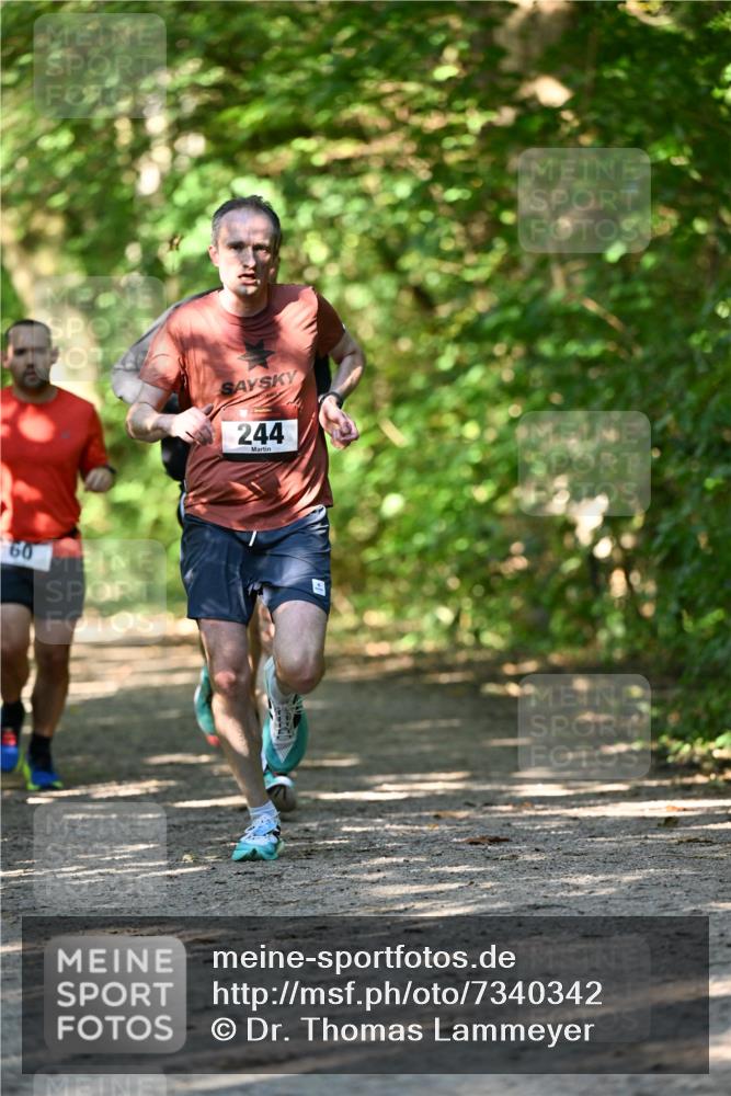 06.10.2024 - Bramfelder Halbmarathon 2024 Dr. Thomas Lammeyer http://msf.ph/oto/7340342 06.10.2024 10:42:56 Laufen 60, 244 meine-sportfotos.de