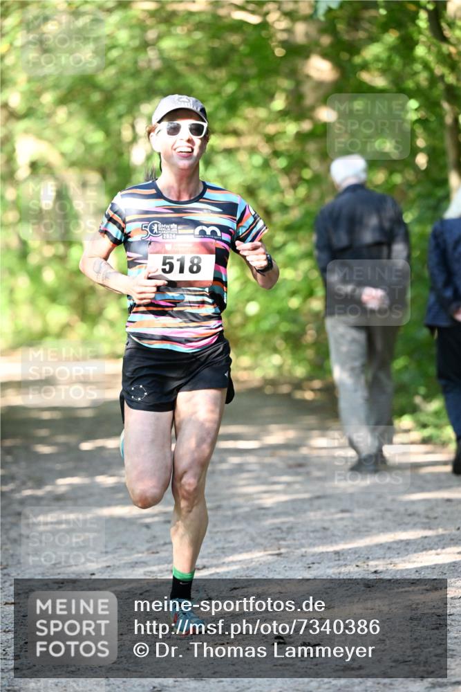 06.10.2024 - Bramfelder Halbmarathon 2024 Dr. Thomas Lammeyer http://msf.ph/oto/7340386 06.10.2024 10:43:11 Laufen 50, 2024, 518 meine-sportfotos.de