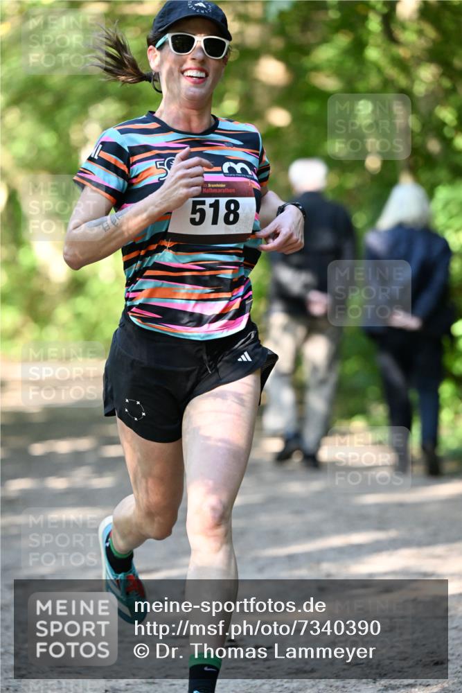 06.10.2024 - Bramfelder Halbmarathon 2024 Dr. Thomas Lammeyer http://msf.ph/oto/7340390 06.10.2024 10:43:11 Laufen 5, 33, 518 meine-sportfotos.de
