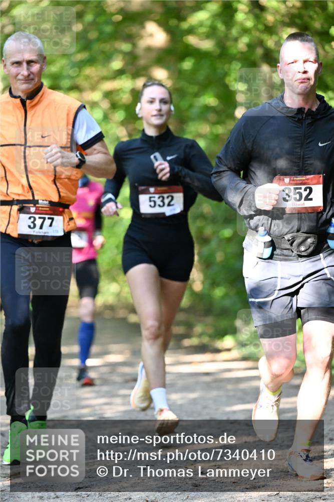 06.10.2024 - Bramfelder Halbmarathon 2024 Dr. Thomas Lammeyer http://msf.ph/oto/7340410 06.10.2024 10:43:46 Laufen 377, 532, 33, 352 meine-sportfotos.de