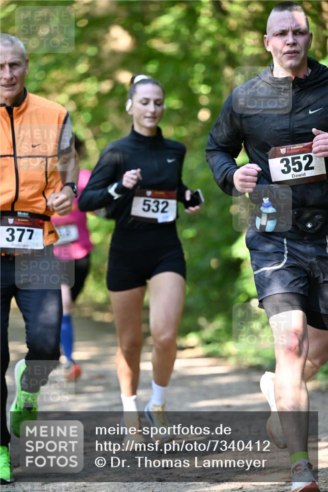 06.10.2024 - Bramfelder Halbmarathon 2024 Dr. Thomas Lammeyer http://msf.ph/oto/7340412 06.10.2024 10:43:46 Laufen 532, 377, 33, 352 meine-sportfotos.de