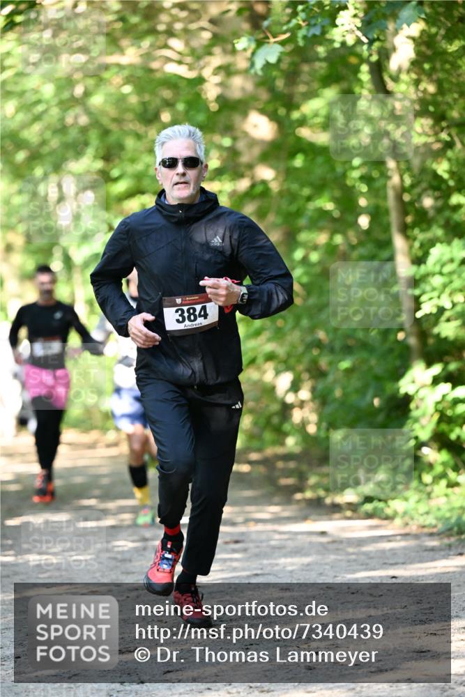 06.10.2024 - Bramfelder Halbmarathon 2024 Dr. Thomas Lammeyer http://msf.ph/oto/7340439 06.10.2024 10:43:53 Laufen 384 meine-sportfotos.de