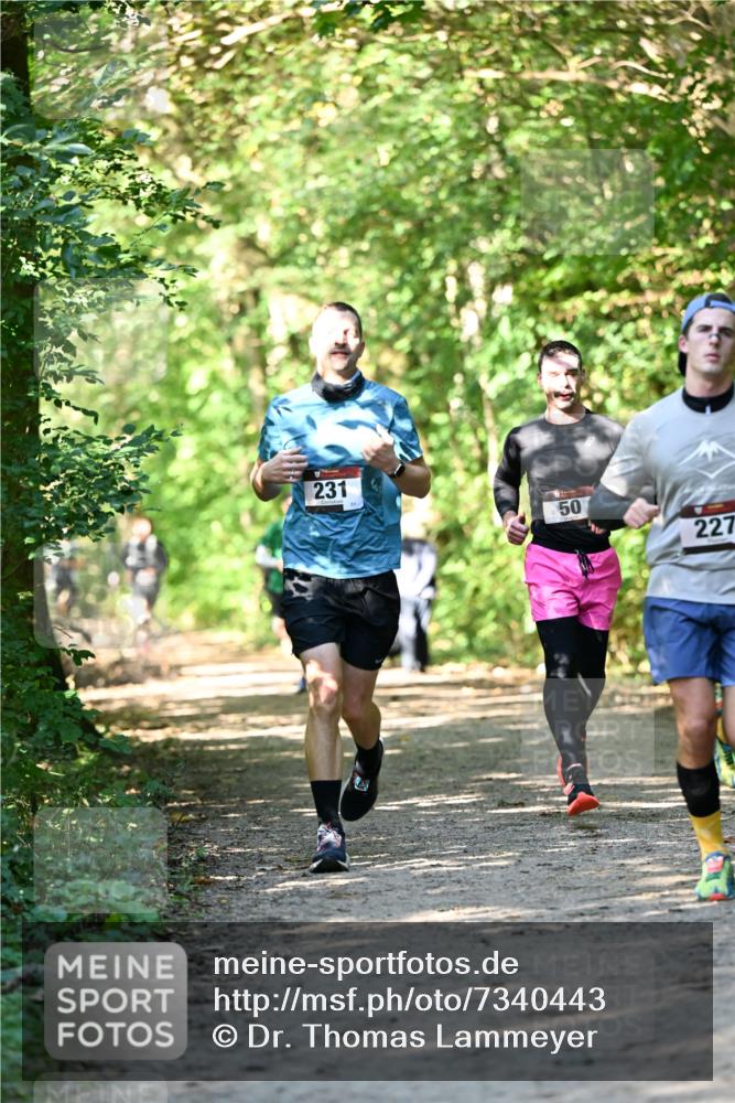 06.10.2024 - Bramfelder Halbmarathon 2024 Dr. Thomas Lammeyer http://msf.ph/oto/7340443 06.10.2024 10:43:54 Laufen 231, 50, 227 meine-sportfotos.de