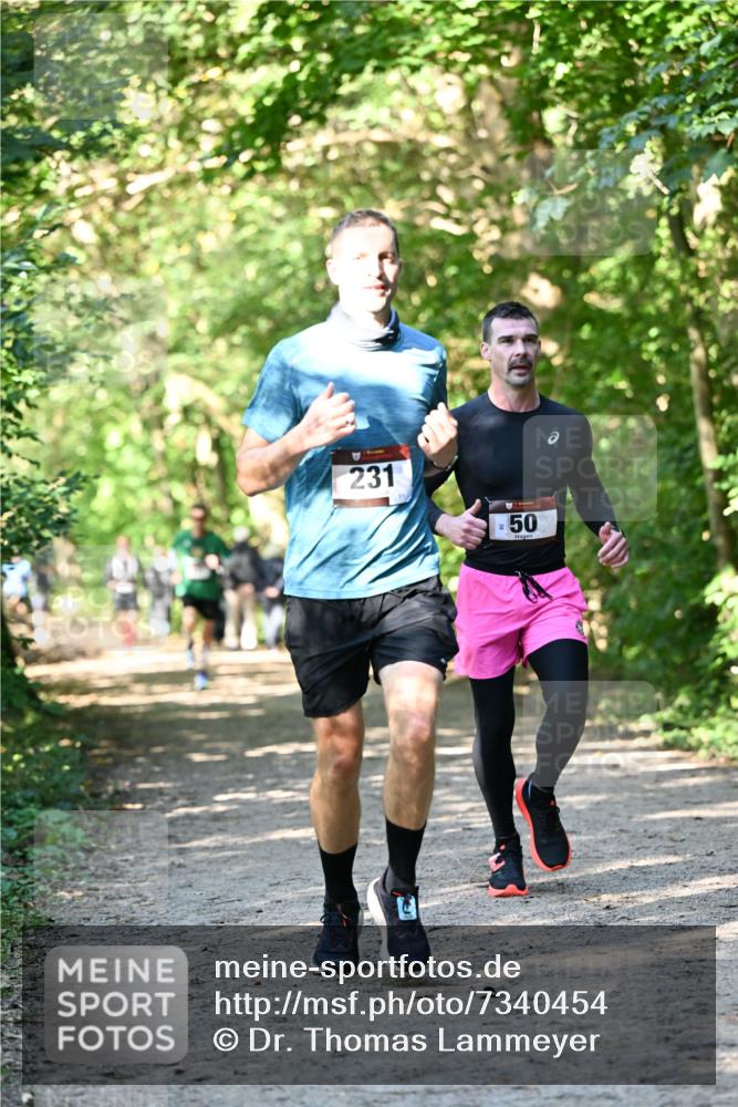 06.10.2024 - Bramfelder Halbmarathon 2024 Dr. Thomas Lammeyer http://msf.ph/oto/7340454 06.10.2024 10:43:56 Laufen 231, 51, 50 meine-sportfotos.de