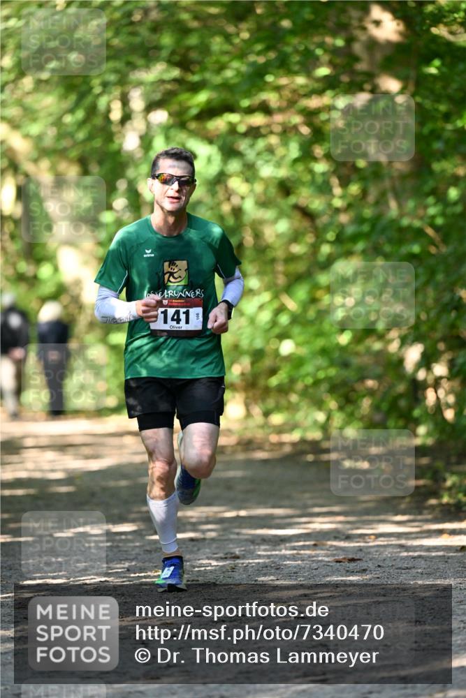 06.10.2024 - Bramfelder Halbmarathon 2024 Dr. Thomas Lammeyer http://msf.ph/oto/7340470 06.10.2024 10:44:01 Laufen 1410 meine-sportfotos.de