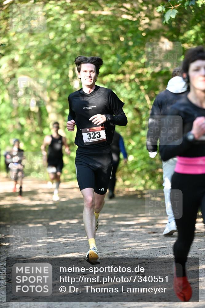 06.10.2024 - Bramfelder Halbmarathon 2024 Dr. Thomas Lammeyer http://msf.ph/oto/7340551 06.10.2024 10:44:21 Laufen 323 meine-sportfotos.de