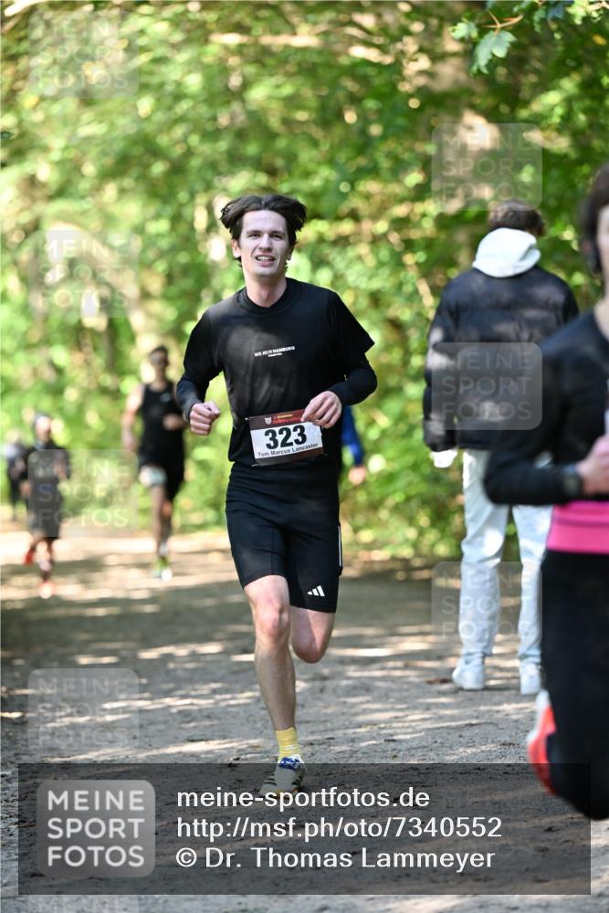 06.10.2024 - Bramfelder Halbmarathon 2024 Dr. Thomas Lammeyer http://msf.ph/oto/7340552 06.10.2024 10:44:21 Laufen 323 meine-sportfotos.de