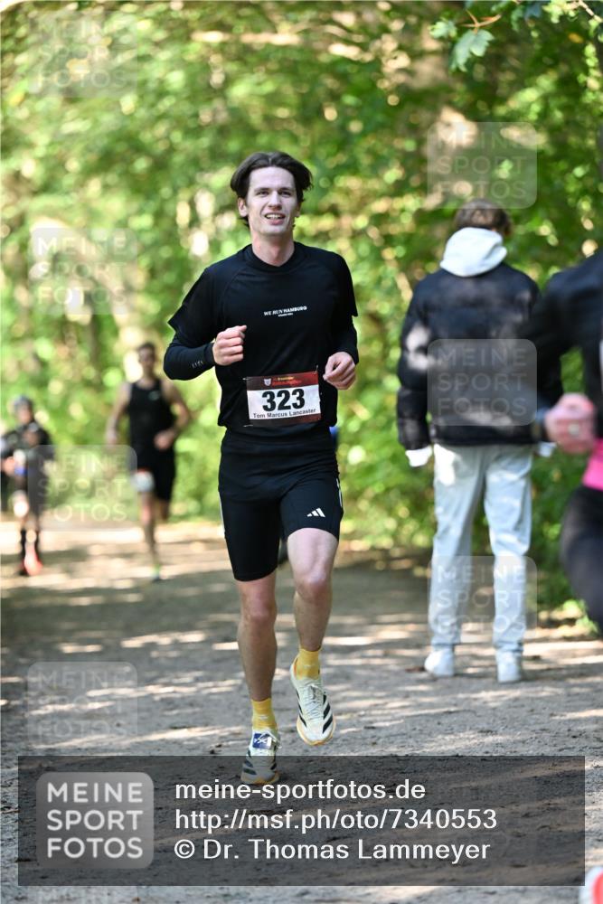 06.10.2024 - Bramfelder Halbmarathon 2024 Dr. Thomas Lammeyer http://msf.ph/oto/7340553 06.10.2024 10:44:21 Laufen 323 meine-sportfotos.de