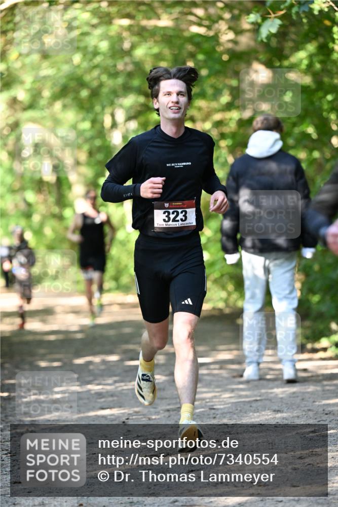 06.10.2024 - Bramfelder Halbmarathon 2024 Dr. Thomas Lammeyer http://msf.ph/oto/7340554 06.10.2024 10:44:21 Laufen 323 meine-sportfotos.de