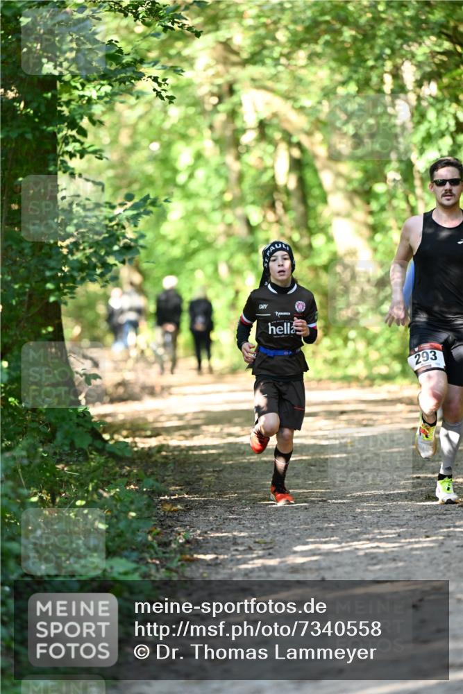 06.10.2024 - Bramfelder Halbmarathon 2024 Dr. Thomas Lammeyer http://msf.ph/oto/7340558 06.10.2024 10:44:24 Laufen 293 meine-sportfotos.de