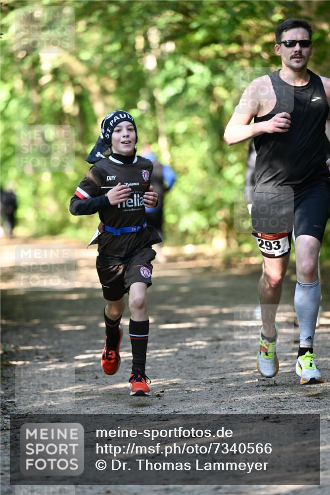 06.10.2024 - Bramfelder Halbmarathon 2024 Dr. Thomas Lammeyer http://msf.ph/oto/7340566 06.10.2024 10:44:26 Laufen 293, 168 meine-sportfotos.de