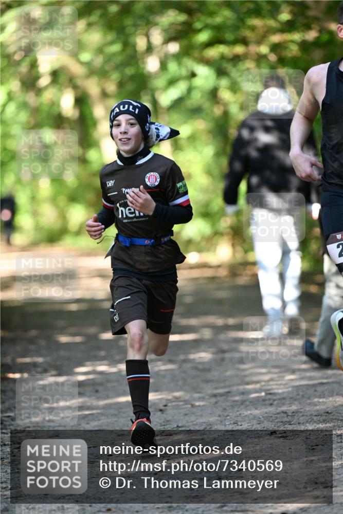 06.10.2024 - Bramfelder Halbmarathon 2024 Dr. Thomas Lammeyer http://msf.ph/oto/7340569 06.10.2024 10:44:26 Laufen 1910 meine-sportfotos.de