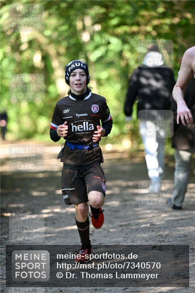 06.10.2024 - Bramfelder Halbmarathon 2024 Dr. Thomas Lammeyer http://msf.ph/oto/7340570 06.10.2024 10:44:26 Laufen 1910 meine-sportfotos.de