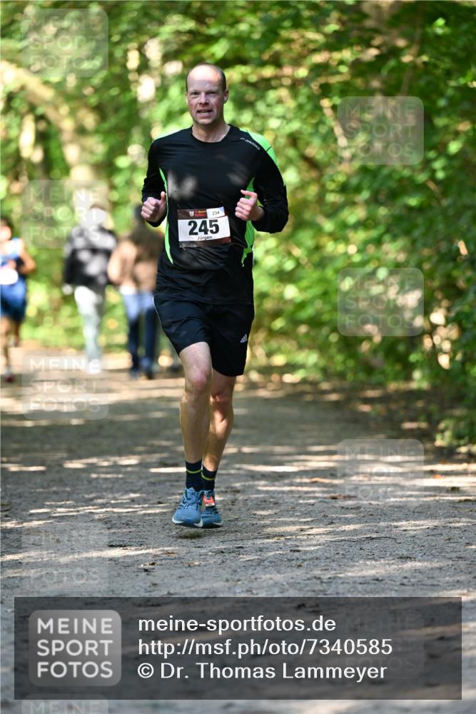 06.10.2024 - Bramfelder Halbmarathon 2024 Dr. Thomas Lammeyer http://msf.ph/oto/7340585 06.10.2024 10:44:49 Laufen 234, 245 meine-sportfotos.de