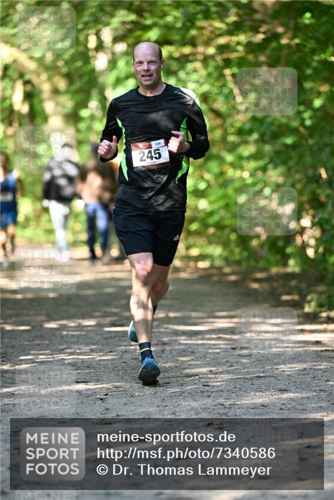 06.10.2024 - Bramfelder Halbmarathon 2024 Dr. Thomas Lammeyer http://msf.ph/oto/7340586 06.10.2024 10:44:49 Laufen 234, 245 meine-sportfotos.de