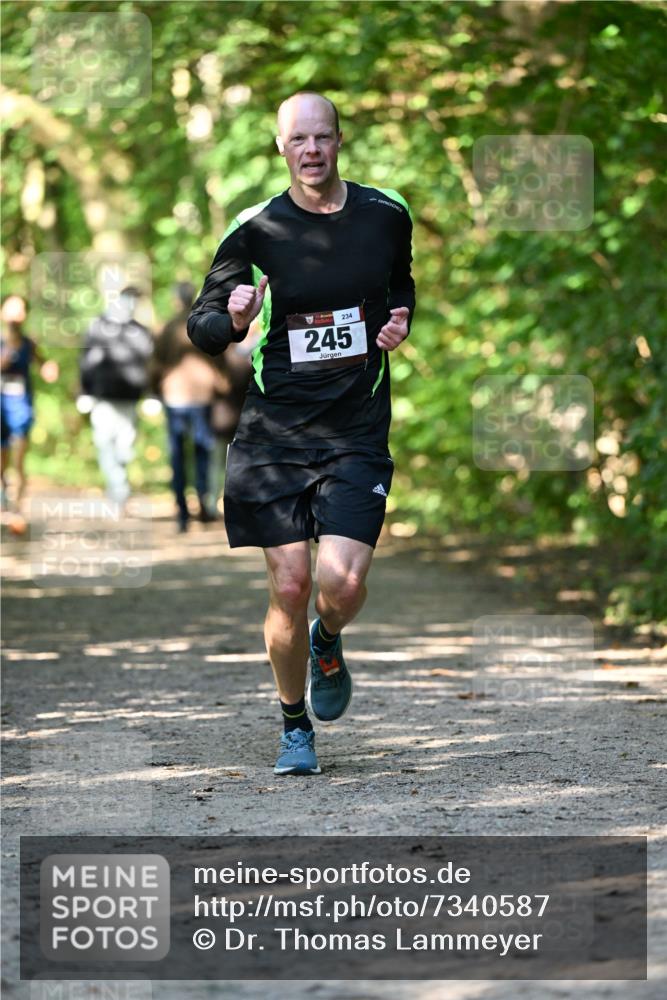 06.10.2024 - Bramfelder Halbmarathon 2024 Dr. Thomas Lammeyer http://msf.ph/oto/7340587 06.10.2024 10:44:49 Laufen 234, 245 meine-sportfotos.de