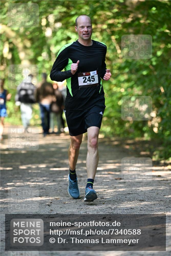 06.10.2024 - Bramfelder Halbmarathon 2024 Dr. Thomas Lammeyer http://msf.ph/oto/7340588 06.10.2024 10:44:50 Laufen 234, 245 meine-sportfotos.de