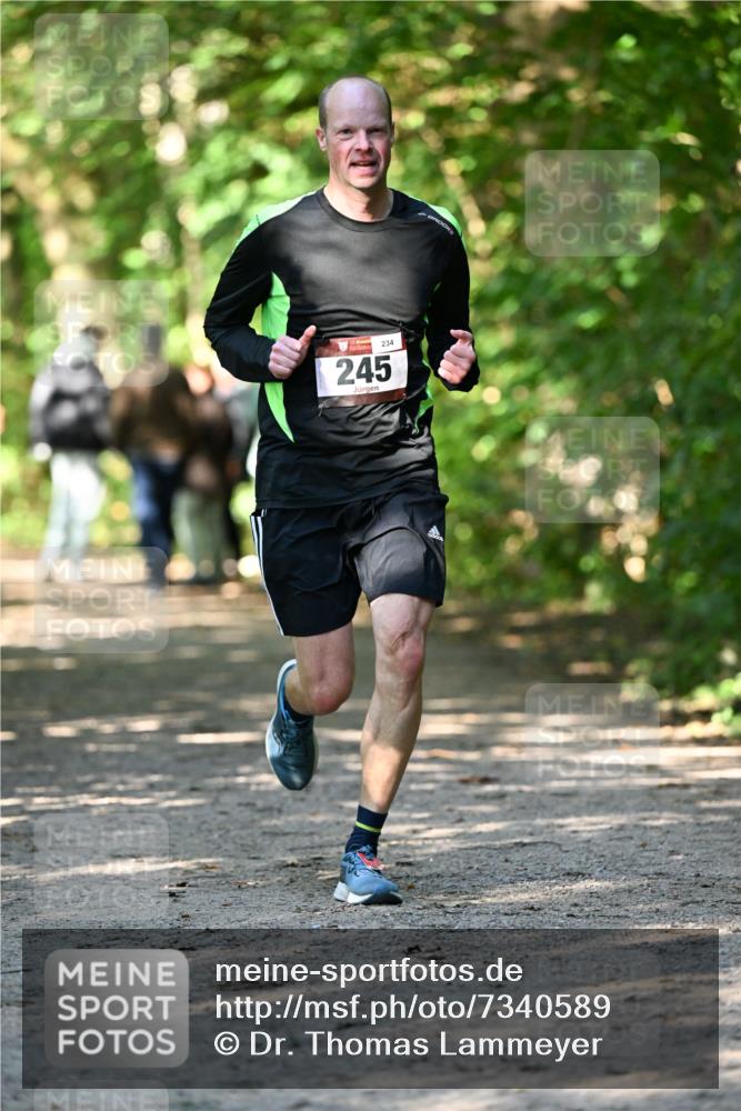 06.10.2024 - Bramfelder Halbmarathon 2024 Dr. Thomas Lammeyer http://msf.ph/oto/7340589 06.10.2024 10:44:50 Laufen 234, 245 meine-sportfotos.de