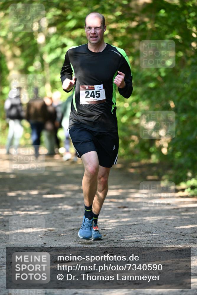 06.10.2024 - Bramfelder Halbmarathon 2024 Dr. Thomas Lammeyer http://msf.ph/oto/7340590 06.10.2024 10:44:50 Laufen 234, 245 meine-sportfotos.de