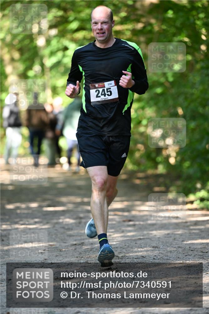 06.10.2024 - Bramfelder Halbmarathon 2024 Dr. Thomas Lammeyer http://msf.ph/oto/7340591 06.10.2024 10:44:50 Laufen 234, 245 meine-sportfotos.de