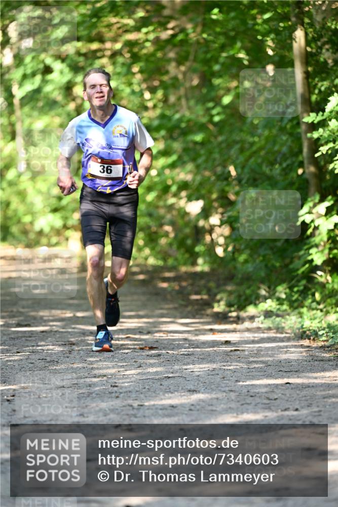 06.10.2024 - Bramfelder Halbmarathon 2024 Dr. Thomas Lammeyer http://msf.ph/oto/7340603 06.10.2024 10:45:06 Laufen 36, 2010 meine-sportfotos.de