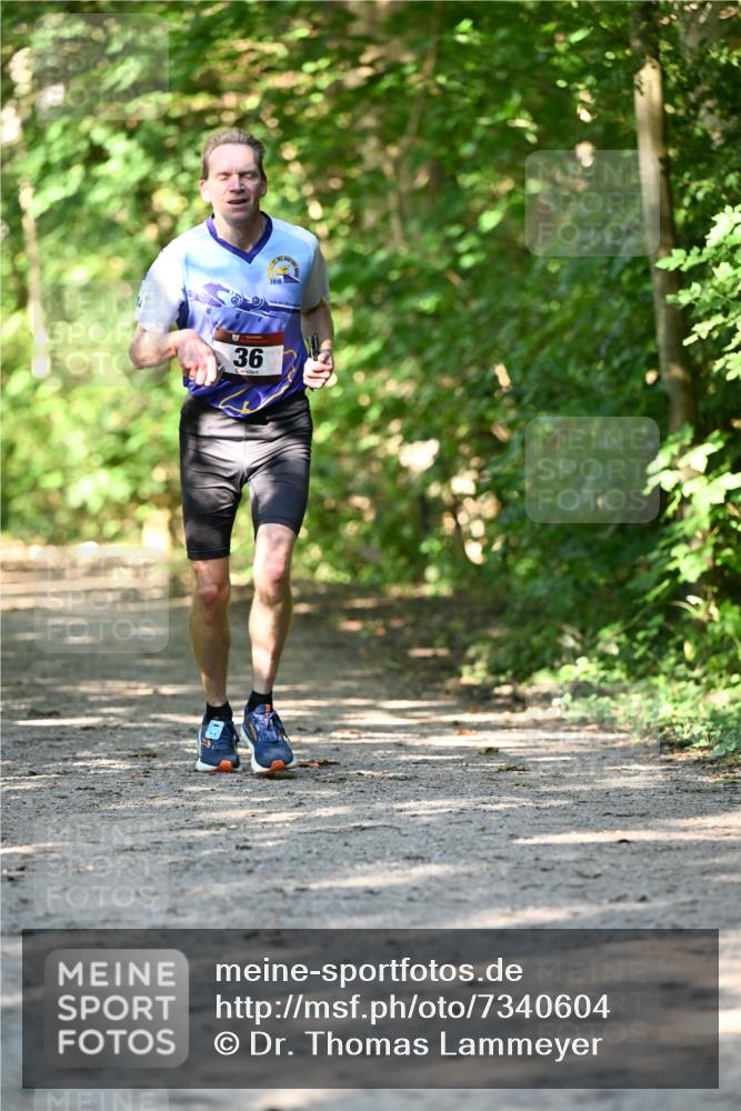 06.10.2024 - Bramfelder Halbmarathon 2024 Dr. Thomas Lammeyer http://msf.ph/oto/7340604 06.10.2024 10:45:06 Laufen 36, 2010 meine-sportfotos.de