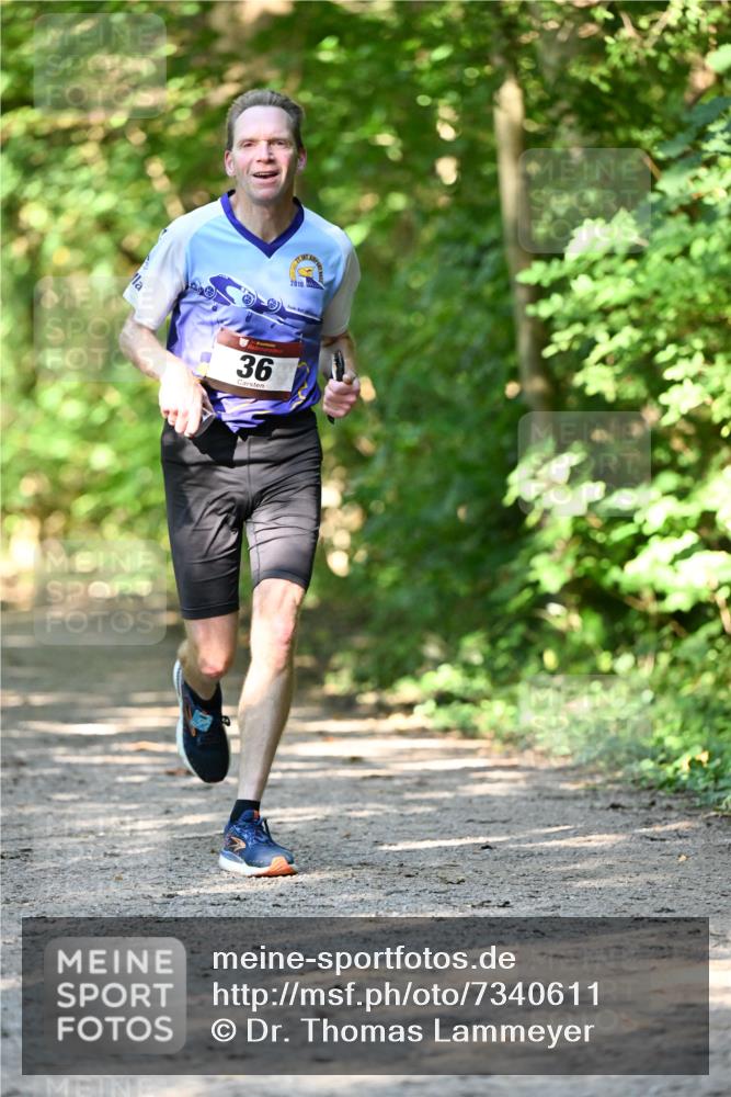 06.10.2024 - Bramfelder Halbmarathon 2024 Dr. Thomas Lammeyer http://msf.ph/oto/7340611 06.10.2024 10:45:07 Laufen 36, 2010 meine-sportfotos.de
