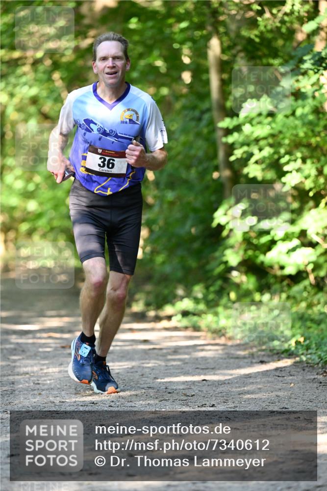 06.10.2024 - Bramfelder Halbmarathon 2024 Dr. Thomas Lammeyer http://msf.ph/oto/7340612 06.10.2024 10:45:07 Laufen 36, 21, 2010 meine-sportfotos.de