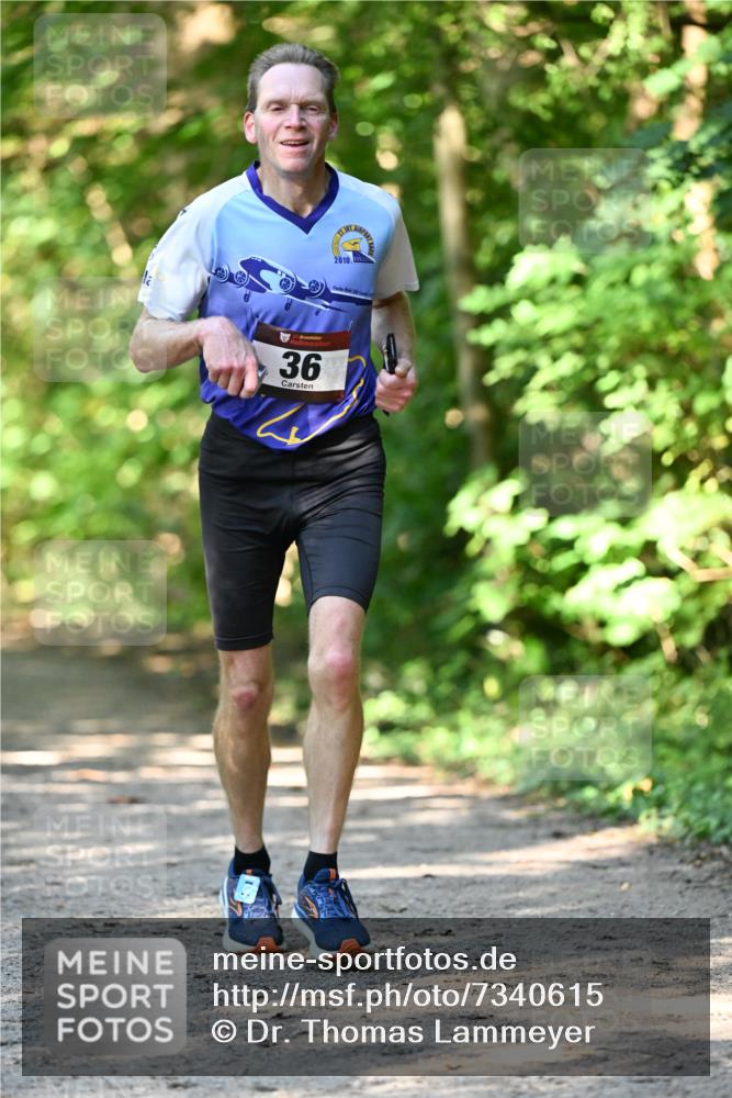 06.10.2024 - Bramfelder Halbmarathon 2024 Dr. Thomas Lammeyer http://msf.ph/oto/7340615 06.10.2024 10:45:07 Laufen 36, 2010 meine-sportfotos.de