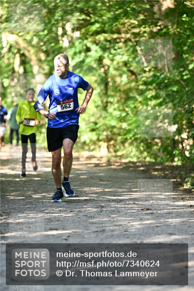 06.10.2024 - Bramfelder Halbmarathon 2024 Dr. Thomas Lammeyer http://msf.ph/oto/7340624 06.10.2024 10:45:14 Laufen 562 meine-sportfotos.de