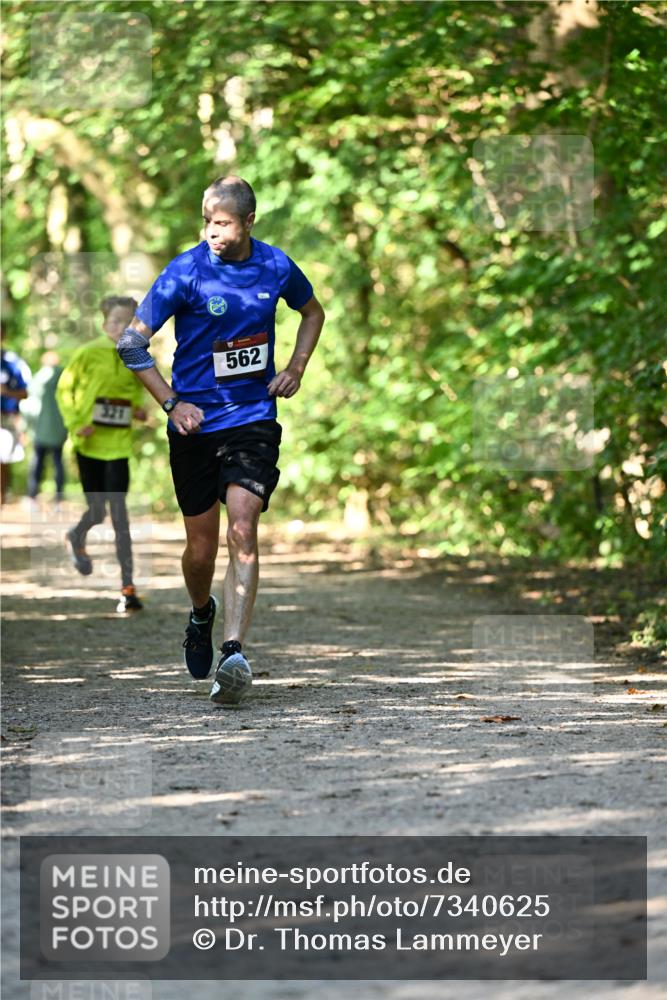 06.10.2024 - Bramfelder Halbmarathon 2024 Dr. Thomas Lammeyer http://msf.ph/oto/7340625 06.10.2024 10:45:15 Laufen 562 meine-sportfotos.de