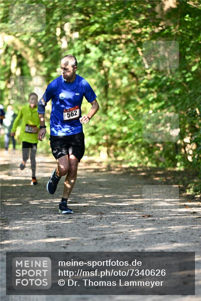 06.10.2024 - Bramfelder Halbmarathon 2024 Dr. Thomas Lammeyer http://msf.ph/oto/7340626 06.10.2024 10:45:15 Laufen 562 meine-sportfotos.de