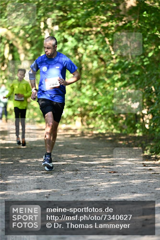 06.10.2024 - Bramfelder Halbmarathon 2024 Dr. Thomas Lammeyer http://msf.ph/oto/7340627 06.10.2024 10:45:15 Laufen 562 meine-sportfotos.de