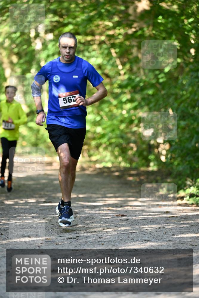 06.10.2024 - Bramfelder Halbmarathon 2024 Dr. Thomas Lammeyer http://msf.ph/oto/7340632 06.10.2024 10:45:15 Laufen 562 meine-sportfotos.de