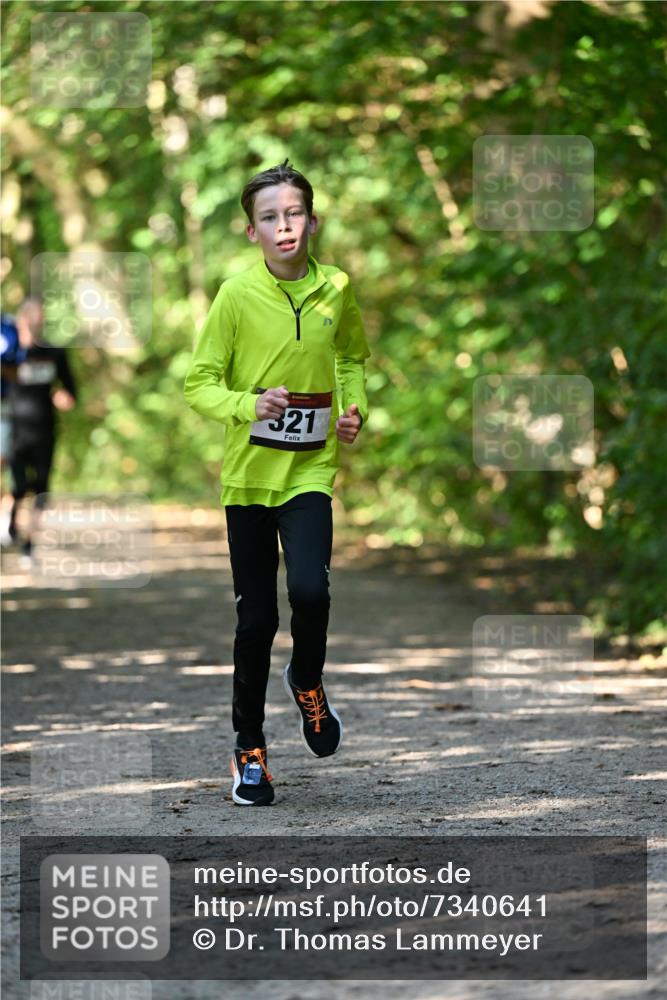 06.10.2024 - Bramfelder Halbmarathon 2024 Dr. Thomas Lammeyer http://msf.ph/oto/7340641 06.10.2024 10:45:19 Laufen 321 meine-sportfotos.de