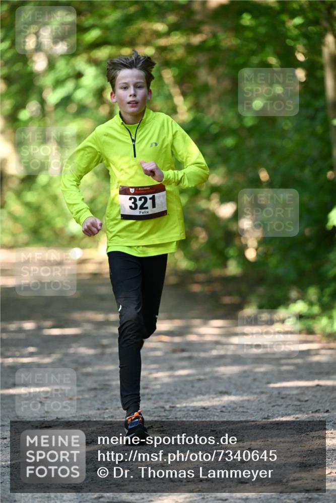 06.10.2024 - Bramfelder Halbmarathon 2024 Dr. Thomas Lammeyer http://msf.ph/oto/7340645 06.10.2024 10:45:19 Laufen 321 meine-sportfotos.de