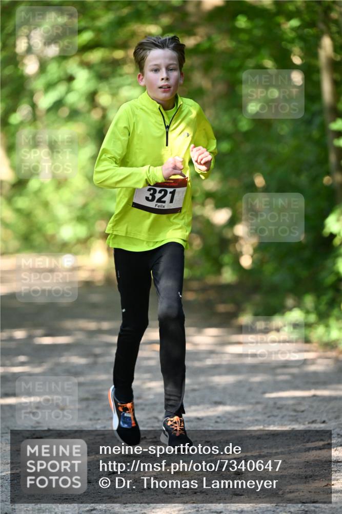 06.10.2024 - Bramfelder Halbmarathon 2024 Dr. Thomas Lammeyer http://msf.ph/oto/7340647 06.10.2024 10:45:19 Laufen 321 meine-sportfotos.de