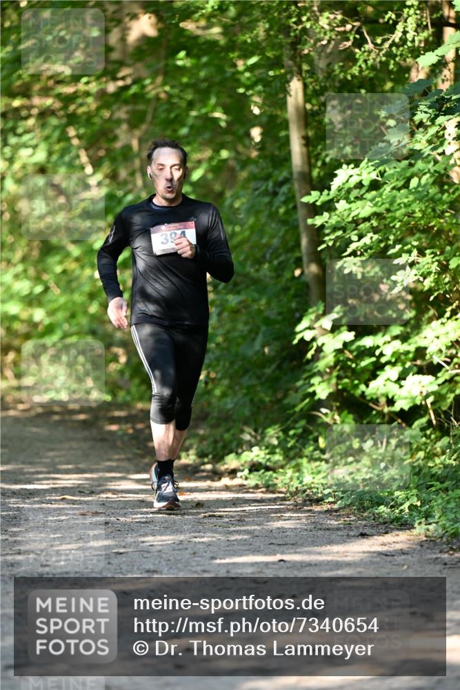 06.10.2024 - Bramfelder Halbmarathon 2024 Dr. Thomas Lammeyer http://msf.ph/oto/7340654 06.10.2024 10:45:24 Laufen 304 meine-sportfotos.de