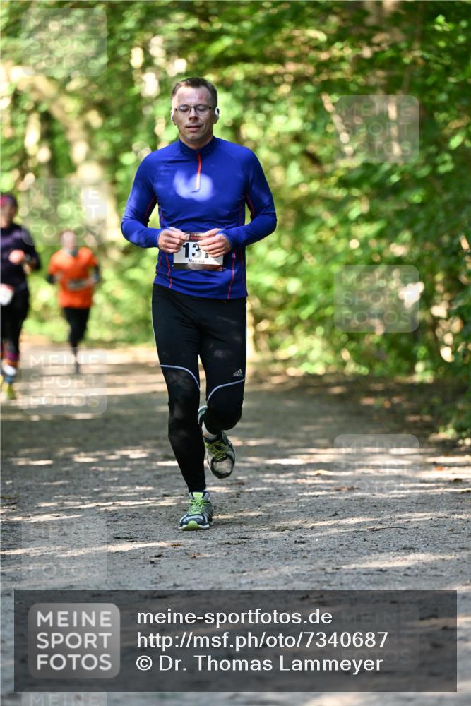 06.10.2024 - Bramfelder Halbmarathon 2024 Dr. Thomas Lammeyer http://msf.ph/oto/7340687 06.10.2024 10:45:54 Laufen 13 meine-sportfotos.de