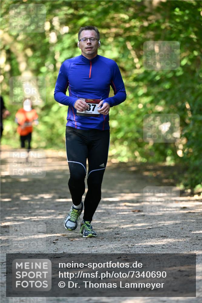 06.10.2024 - Bramfelder Halbmarathon 2024 Dr. Thomas Lammeyer http://msf.ph/oto/7340690 06.10.2024 10:45:54 Laufen 37 meine-sportfotos.de