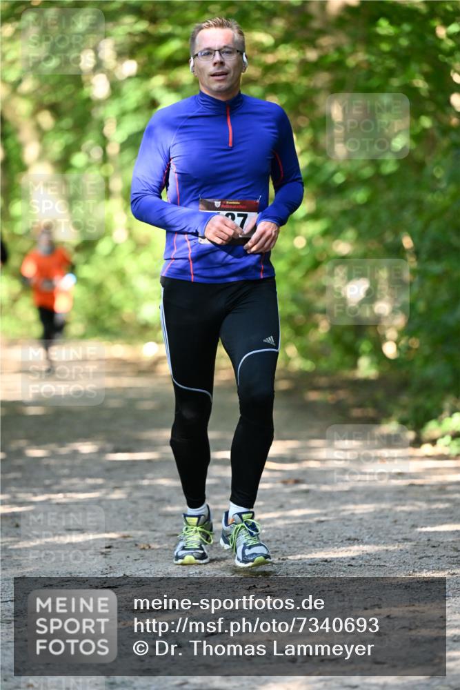 06.10.2024 - Bramfelder Halbmarathon 2024 Dr. Thomas Lammeyer http://msf.ph/oto/7340693 06.10.2024 10:45:54 Laufen 37 meine-sportfotos.de
